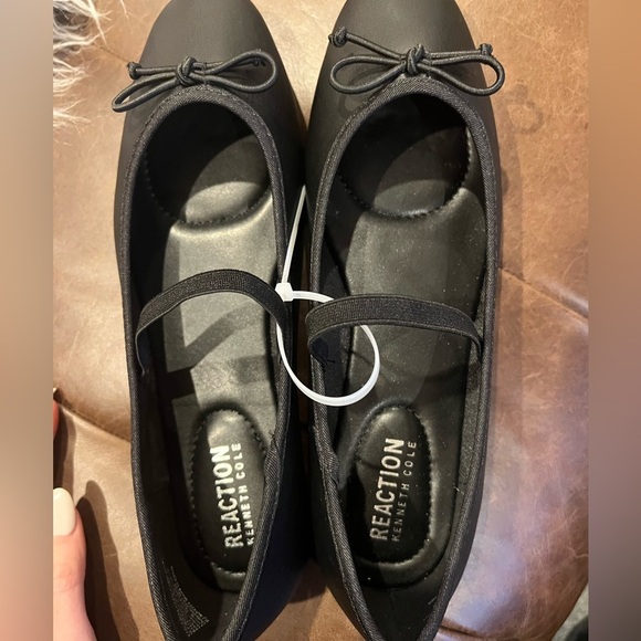 NWOT Kenneth Cole Reaction Myra Flats 7.5 and 9 - Picture 5 of 8